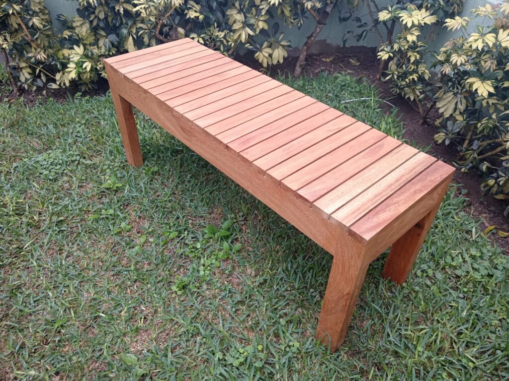 Bancas de Madera Tornillo Espléndido para Gimnasios, Saunas y Deportes Tamaños de 1.00 mts hasta 2.00mts 2 bancas de madera tornillo