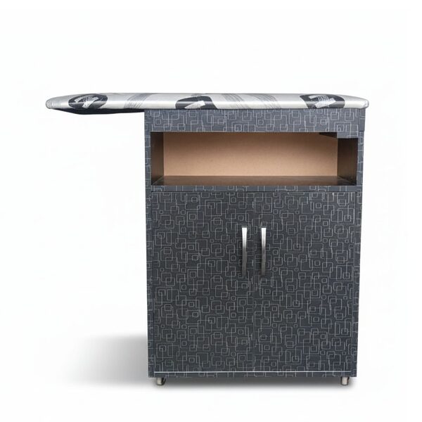 planchador negro con ruedas