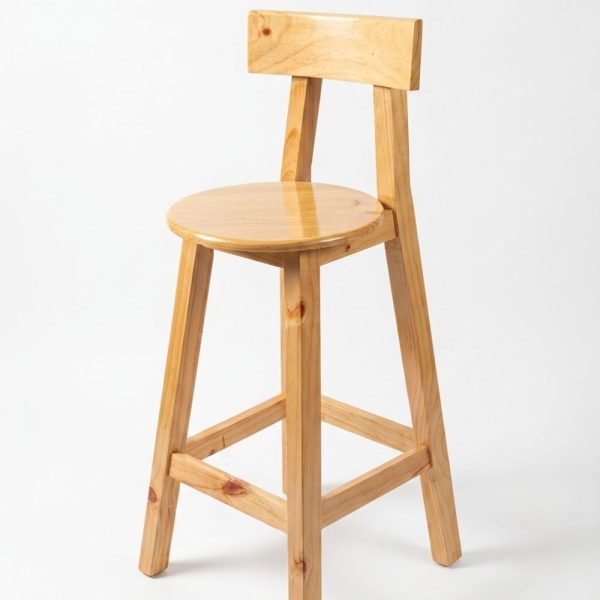 Silla alta de madera de pino